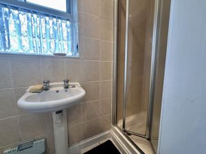 Ensuite- click for photo gallery